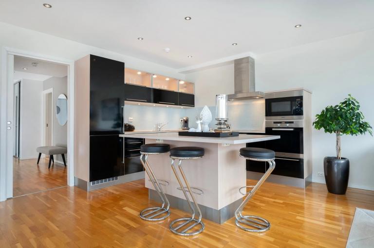 Kjøkken med kjøkkenøy